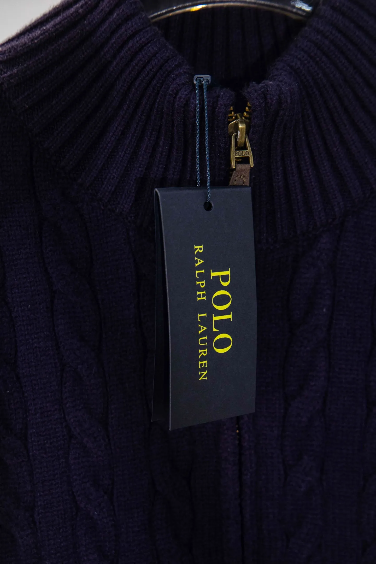 P250 model number: Y199 Ralph Lauren men's zipper jacket, men's hemp flower zipper jacket. The version is really good-looking. It can be worn alone or as a jacket to be worn inside or outside. The upper body shows your personal fashion charm. Four colors are available. Same style for men and women. A must-have item for new summer products. Tag, hanging grain, washed, packaging bag, full set of accessories. Very good appearance. Super exquisite workmanship. Size: S-XL